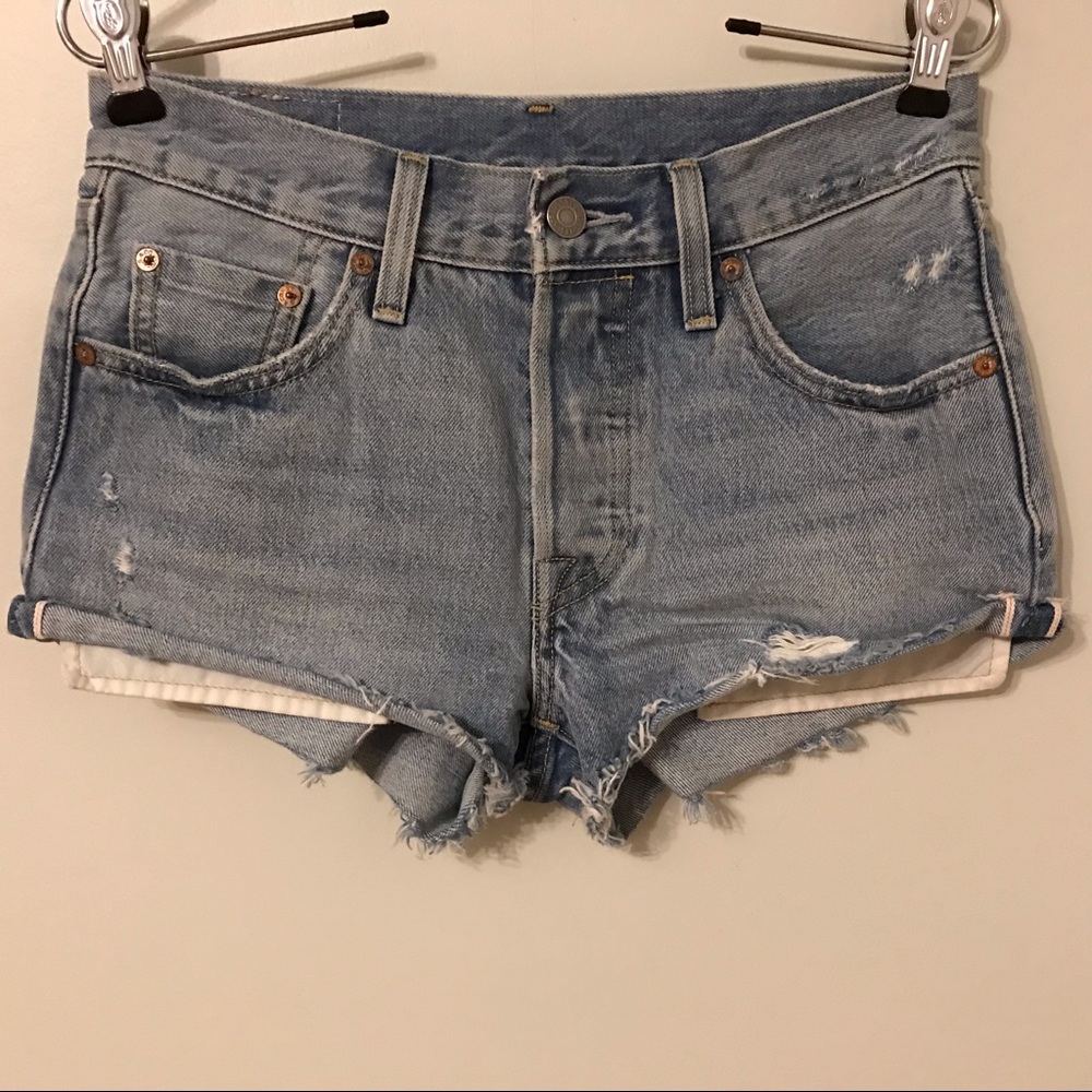 Levi’s 501 shorts 24